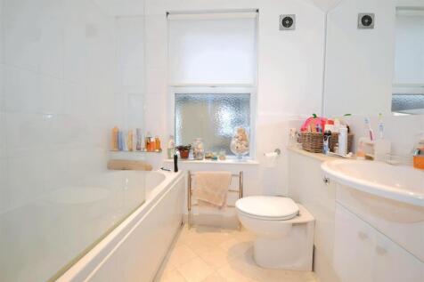 95180d1d-bathroom.jpg