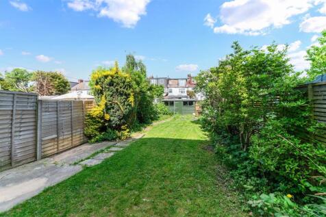 MEADOW CLOSE (10).jpg