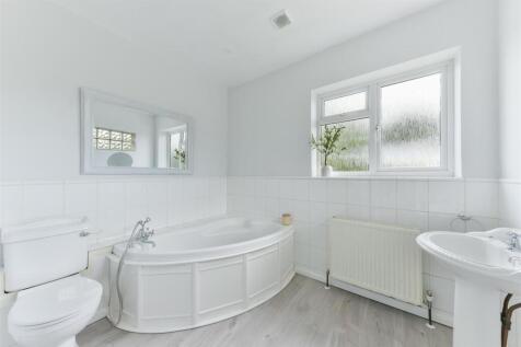 Bathroom 1.jpg