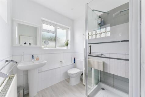 Bathroom 2.jpg
