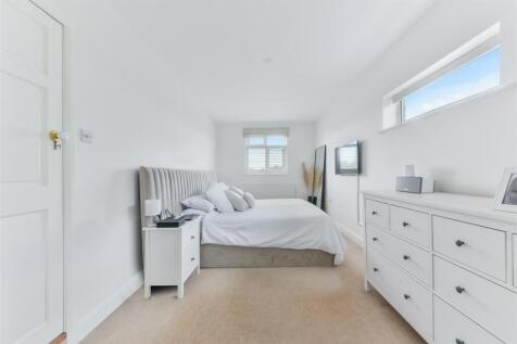 Bedroom 1.jpg