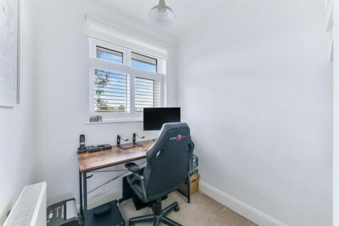 Bedroom 4.jpg