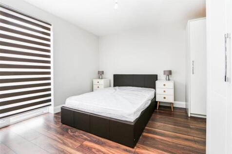BEDROOM.JPG