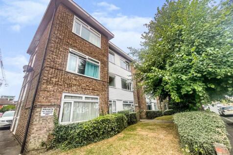 10 Selbridge Court ext.JPG