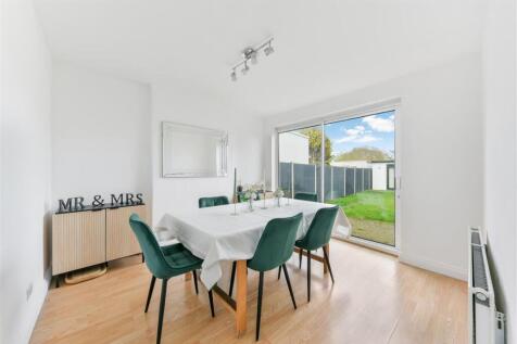 HILLCROSS AVENUE (1).jpg