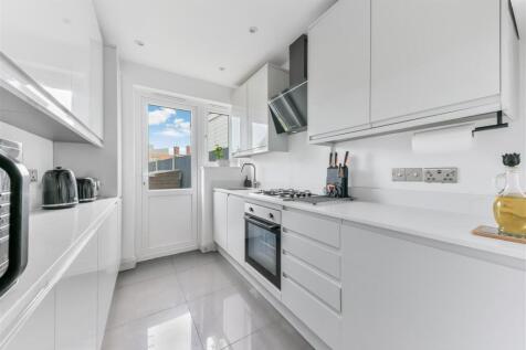 HILLCROSS AVENUE (11).jpg