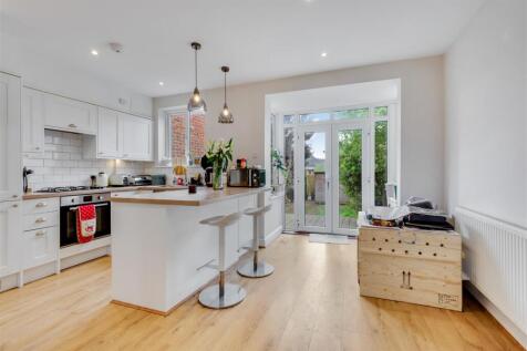 Kitchen 1.jpg