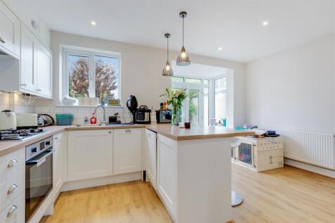 Kitchen 2.jpg