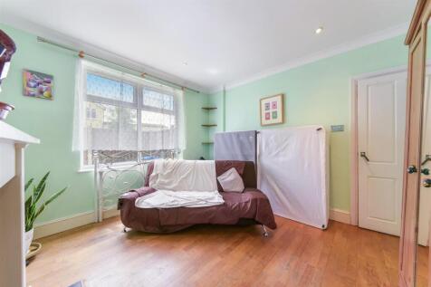 Ravensbury Avenue