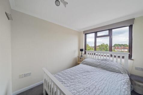 Sandbourne Avenue
