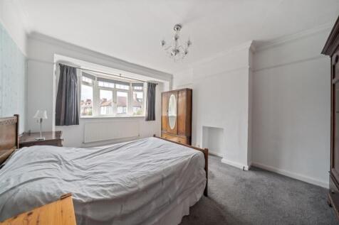 Sandbourne Avenue