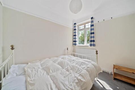 Sandbourne Avenue