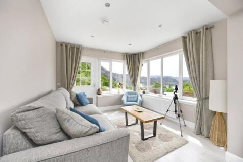 Lily Lodge