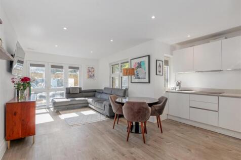 Kitchen &amp; Living