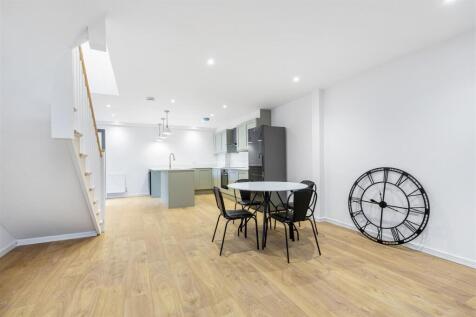 Kitchen &amp; Living