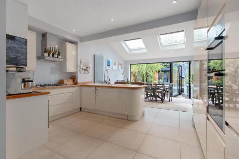 Kitchen &amp; Family Room