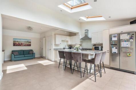 Kitchen &amp; Dining