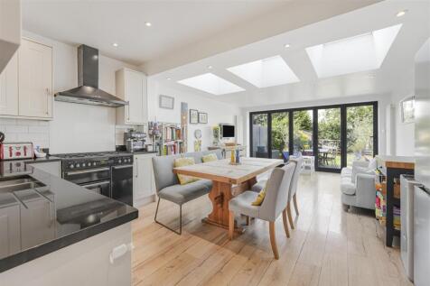 Kitchen &amp; Living
