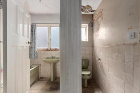 Bathroom &amp; Toilet