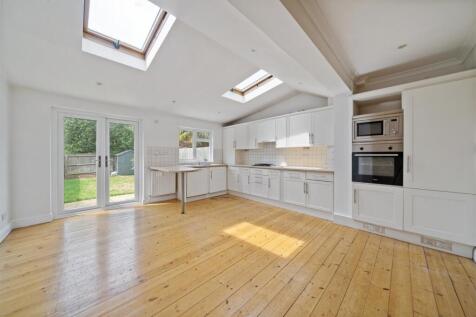 Kitchen &amp; Family Room