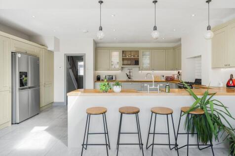 Kitchen &amp; Dining