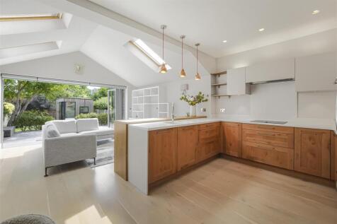 Kitchen &amp; Family Room