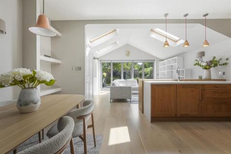 Kitchen &amp; Family Room