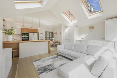 Kitchen &amp; Family Room