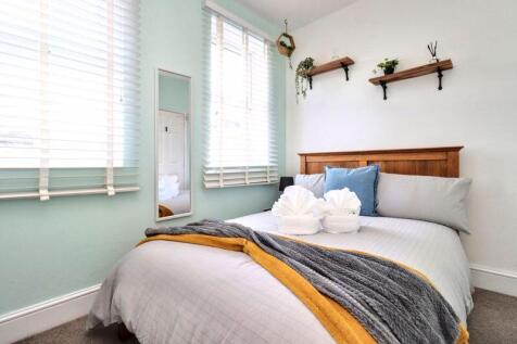 Double Sized Bedroom (2)