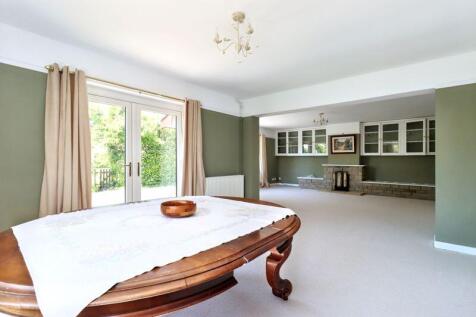 Lounge/Dining Room (2)