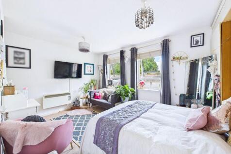 Bedroom side