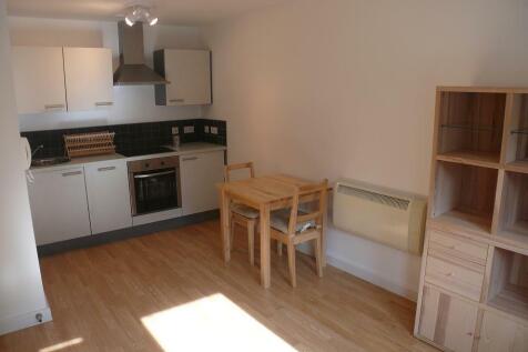 OPEN PLAN LOUNGE/KITCHEN