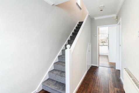 ENTRANCE/VESTIBULE
