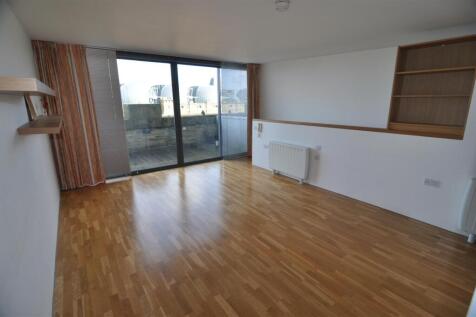OPEN PLAN LOUNGE