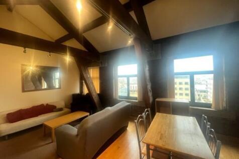 OPEN PLAN LOUNGE/KITCHEN