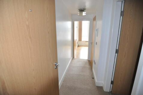 ENTRANCE/VESTIBULE