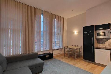 OPEN PLAN LOUNGE KITCHEN