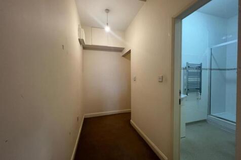 ENTRANCE / HALLWAY