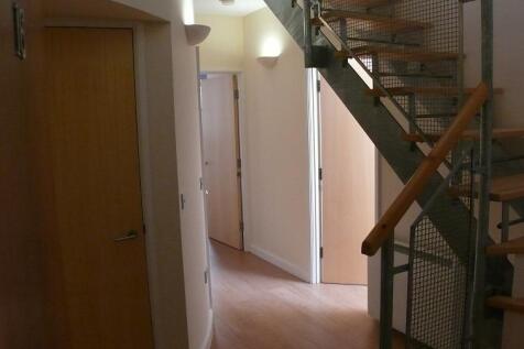 ENTRANCE/VESTIBULE