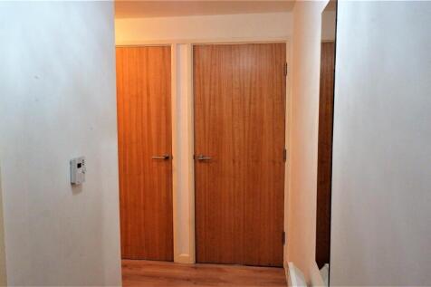 ENTRANCE / HALLWAY