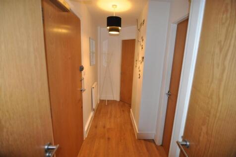 ENTRANCE/VESTIBULE