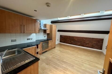 OPEN PLAN LOUNGE/KITCHEN