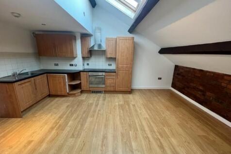 OPEN PLAN LOUNGE/KITCHEN