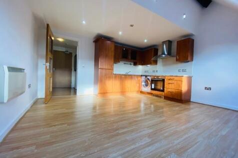 OPEN PLAN LOUNGE/KITCHEN