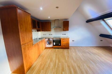 OPEN PLAN LOUNGE/KITCHEN