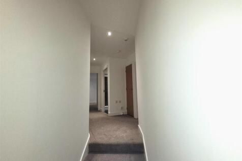 HALLWAY / ENTRANCE