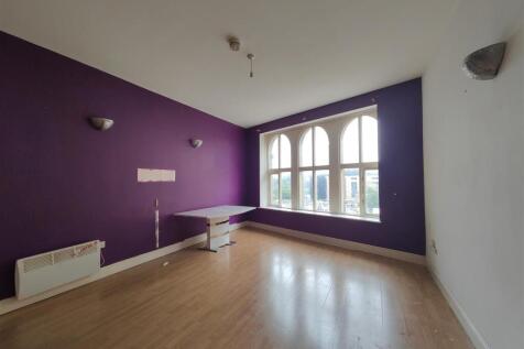 Open plan lounge/kitchen