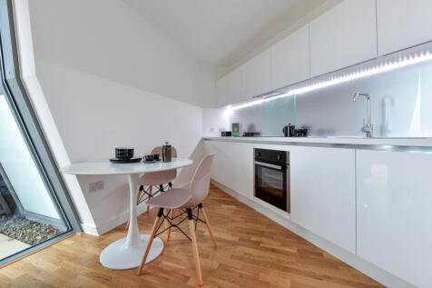 Open Plan Lounge / Kitchen