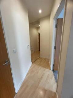ENTRANCE/VESTIBULE