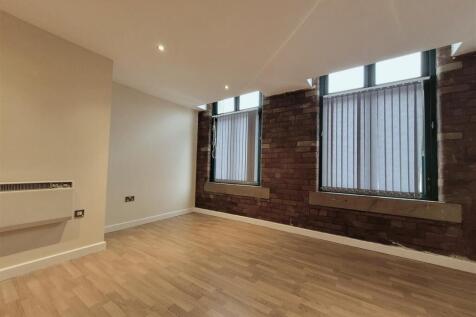 OPEN PLAN LOUNGE/KITCHEN
